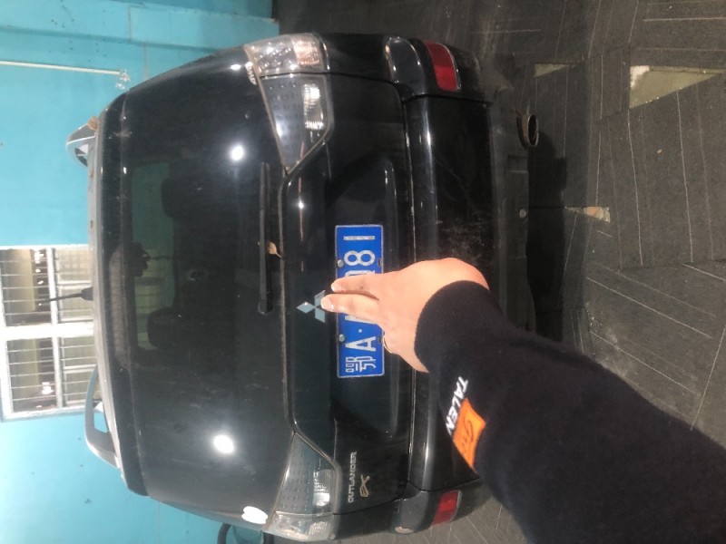 广州09年三菱欧蓝德1