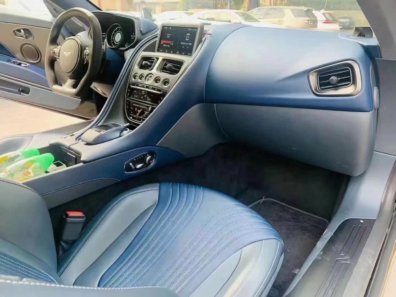 广州19年阿斯顿·马丁Virage4