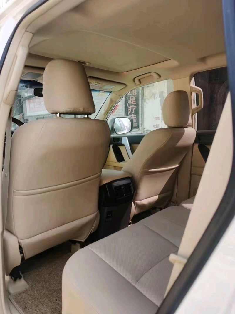 北京17年丰田普拉多8