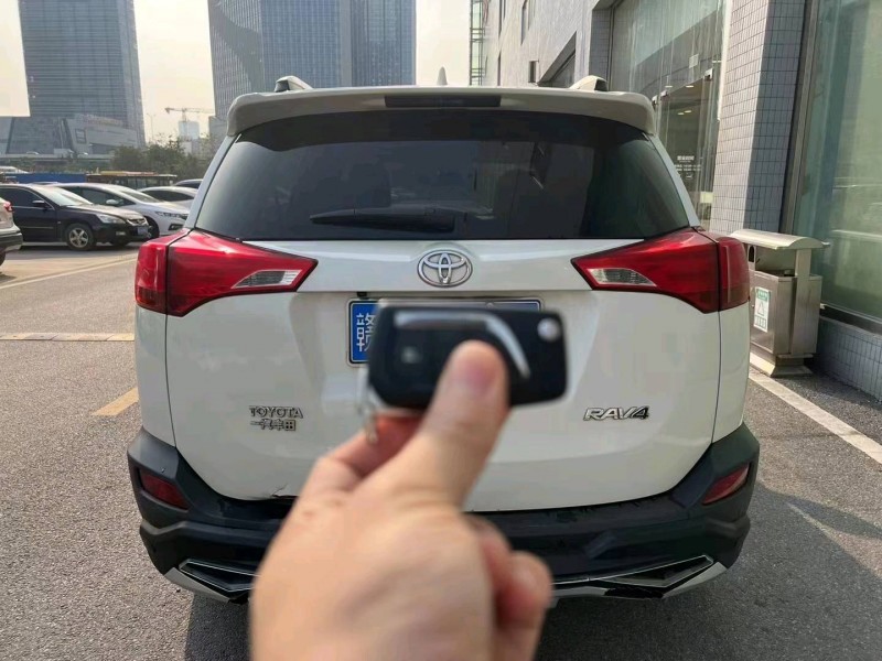 广州15年丰田RAV41