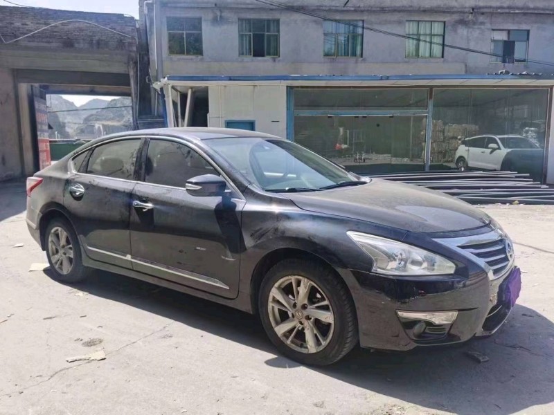 黔西南16年日產天籟3