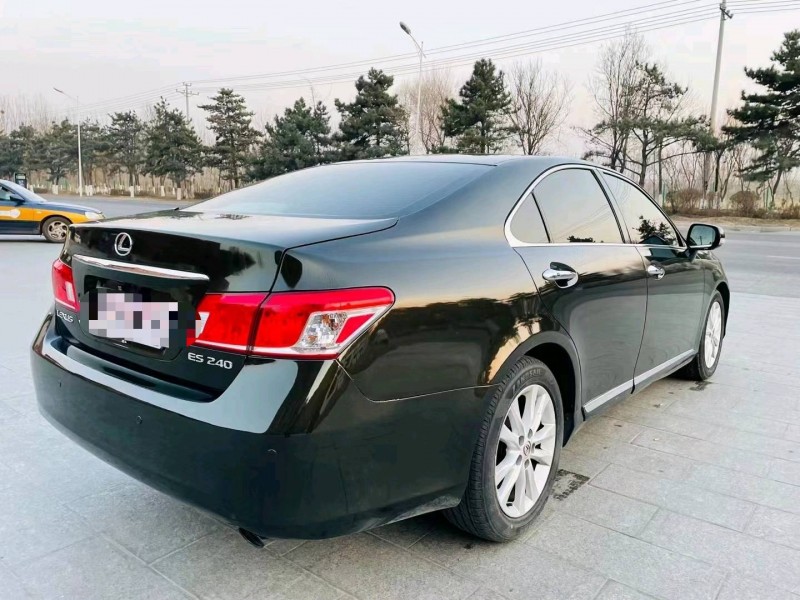 北京11年雷克萨斯ES7