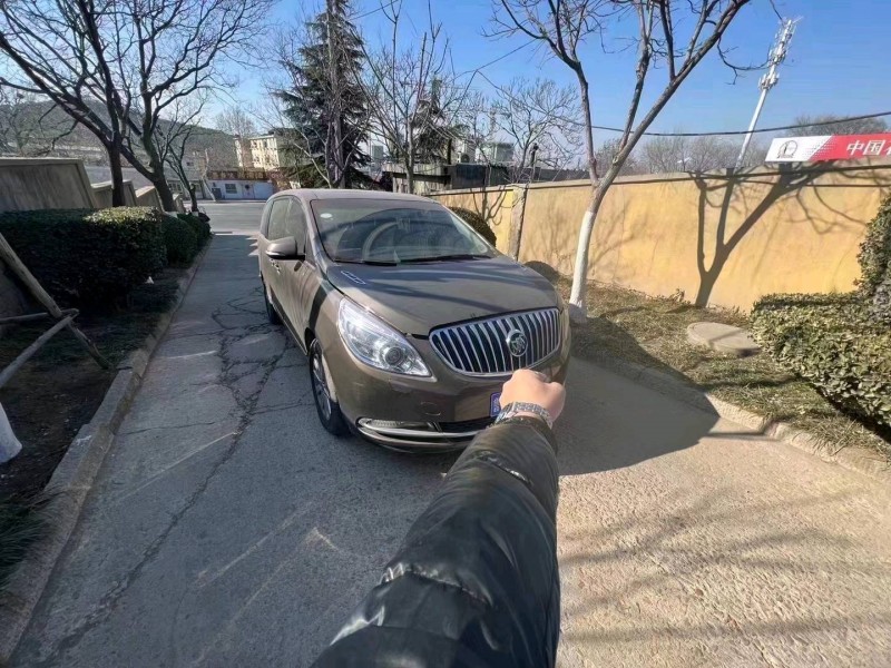 青岛12年别克GL82