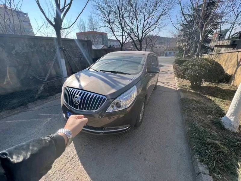 青岛12年别克GL83