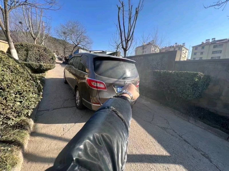 青岛12年别克GL88