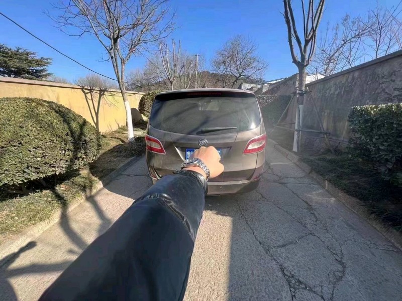 青岛12年别克GL89