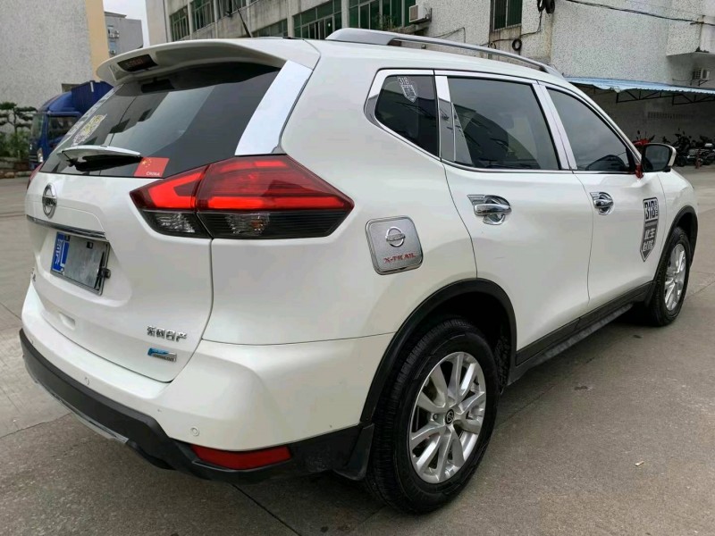 中山18年日產奇駿5