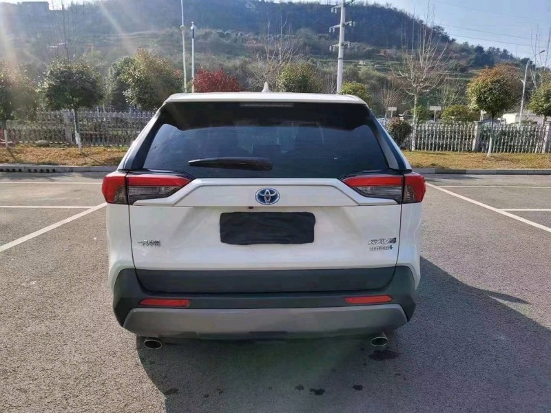 黃石21年豐田RAV4榮放8