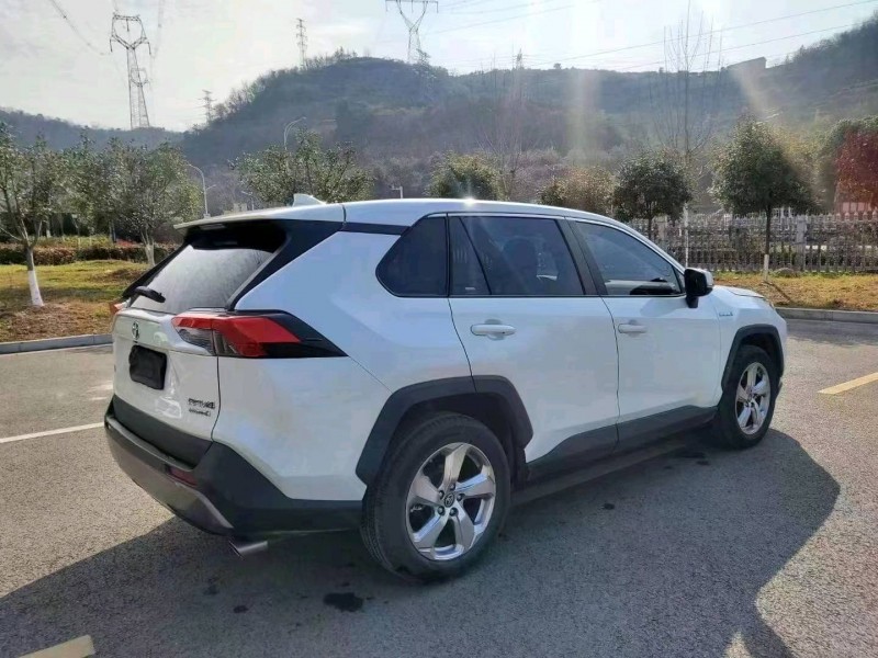 黃石21年豐田RAV4榮放7