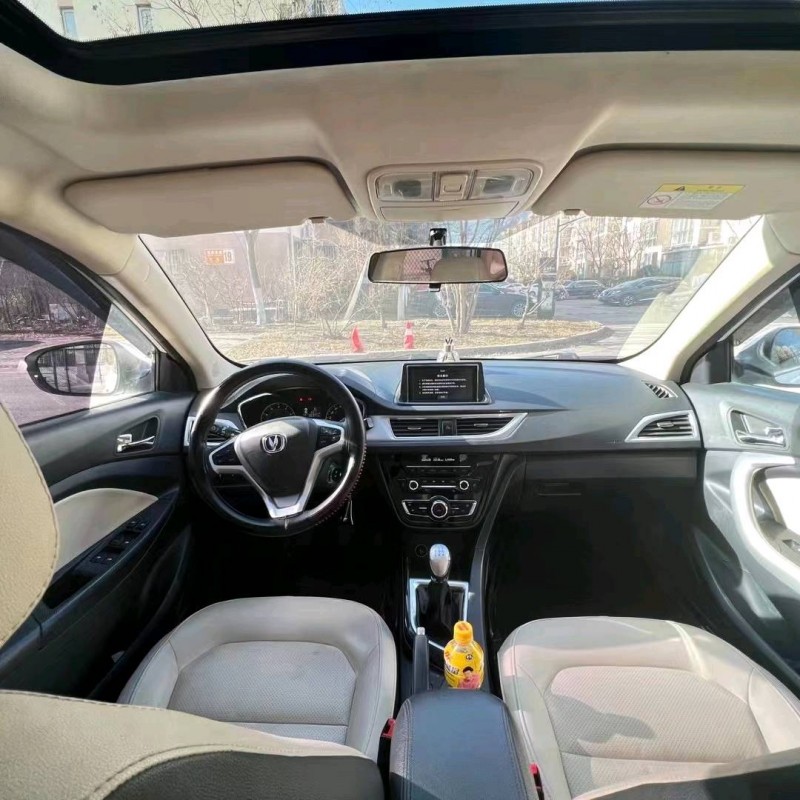 北京17年长安汽车悦翔V75