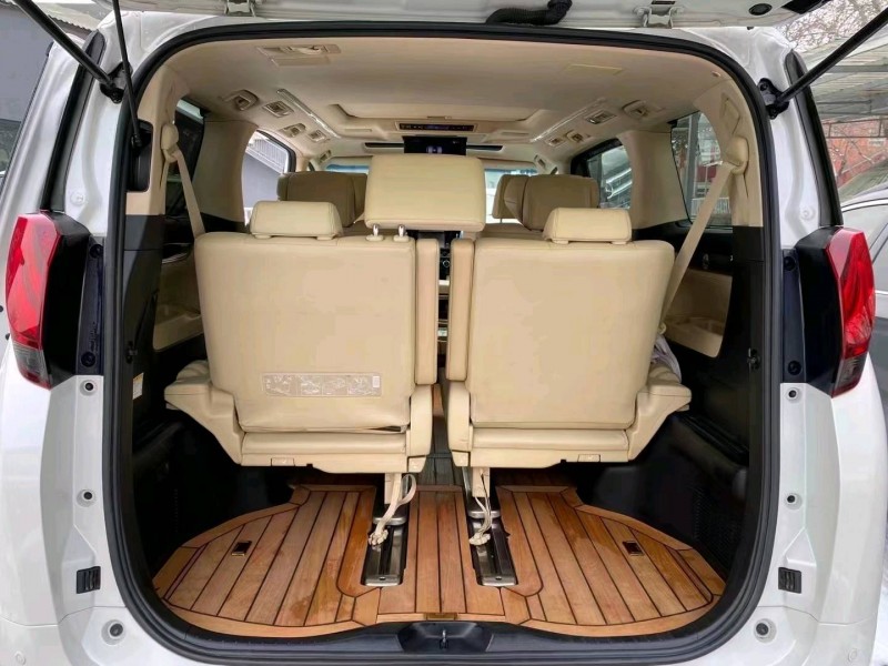 北京18年丰田埃尔法4