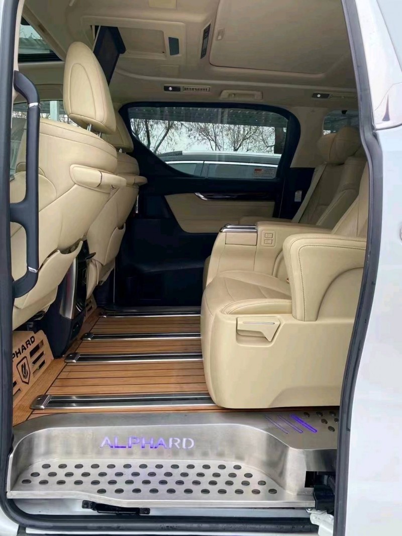 北京18年丰田埃尔法3