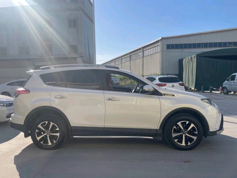 广州18年丰田RAV42