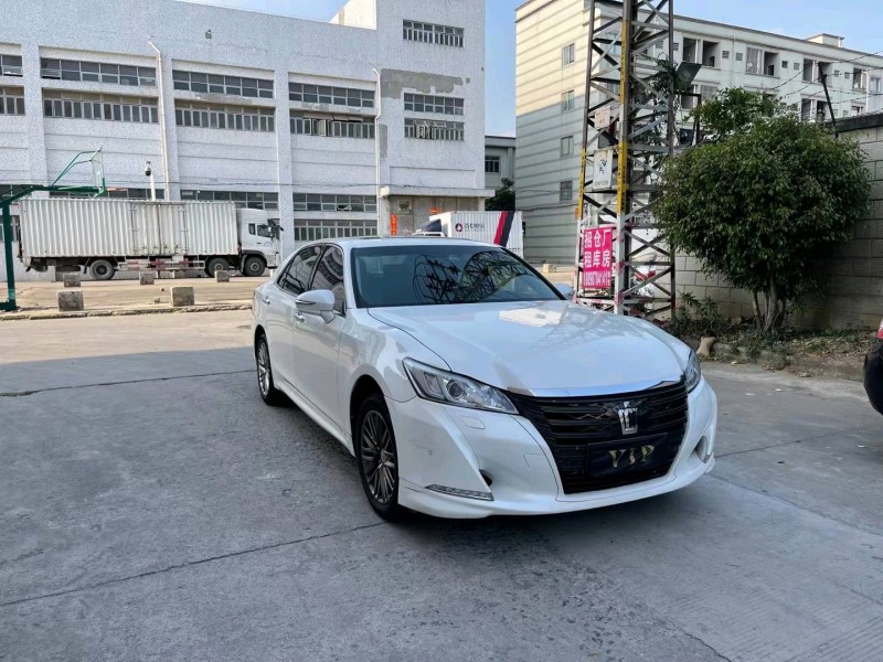 東莞17年豐田皇冠8