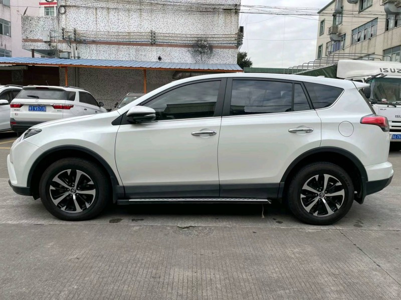 中山19年豐田RAV47