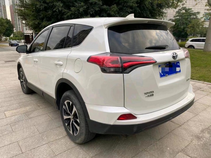广州18年丰田RAV4荣放3