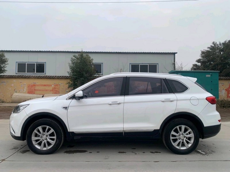 北京17年北汽幻速S63