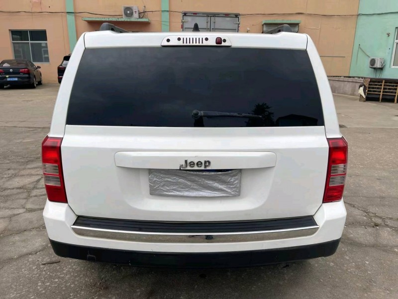 青島12年Jeep自由客9