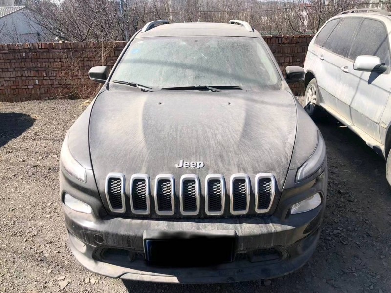 本溪17年Jeep自由光1