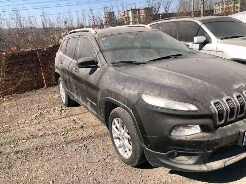 本溪17年Jeep自由光3