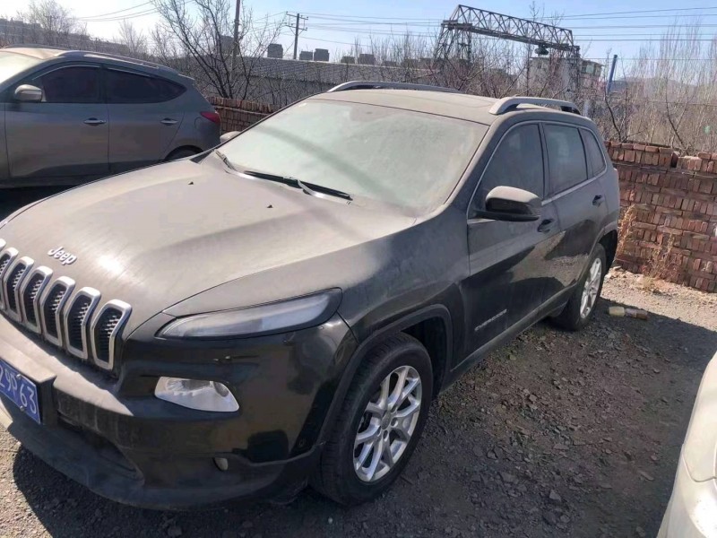 本溪17年Jeep自由光2