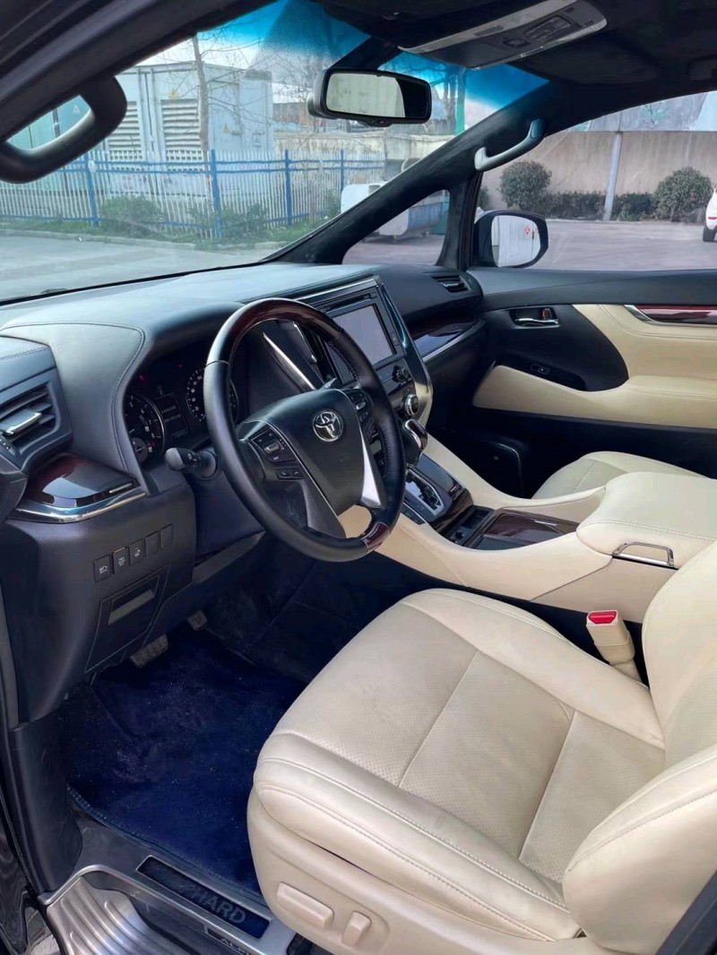 徐州17年丰田埃尔法3