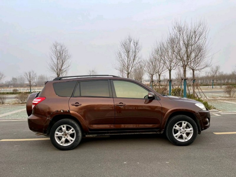 東營12年豐田RAV44