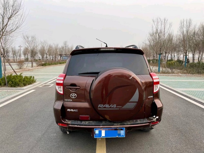 東營12年豐田RAV45