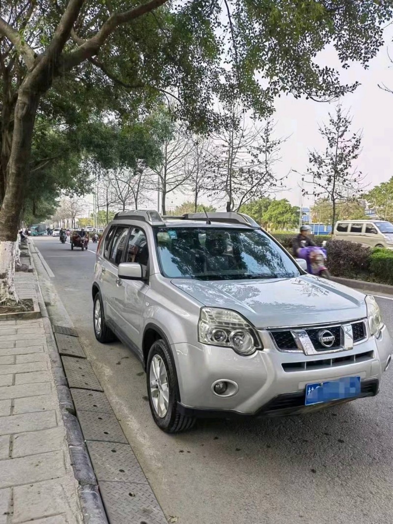 南寧13年日產奇駿3