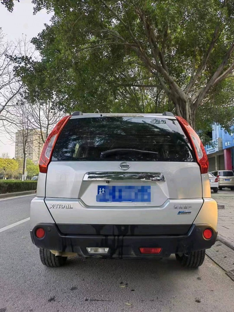南寧13年日產奇駿4