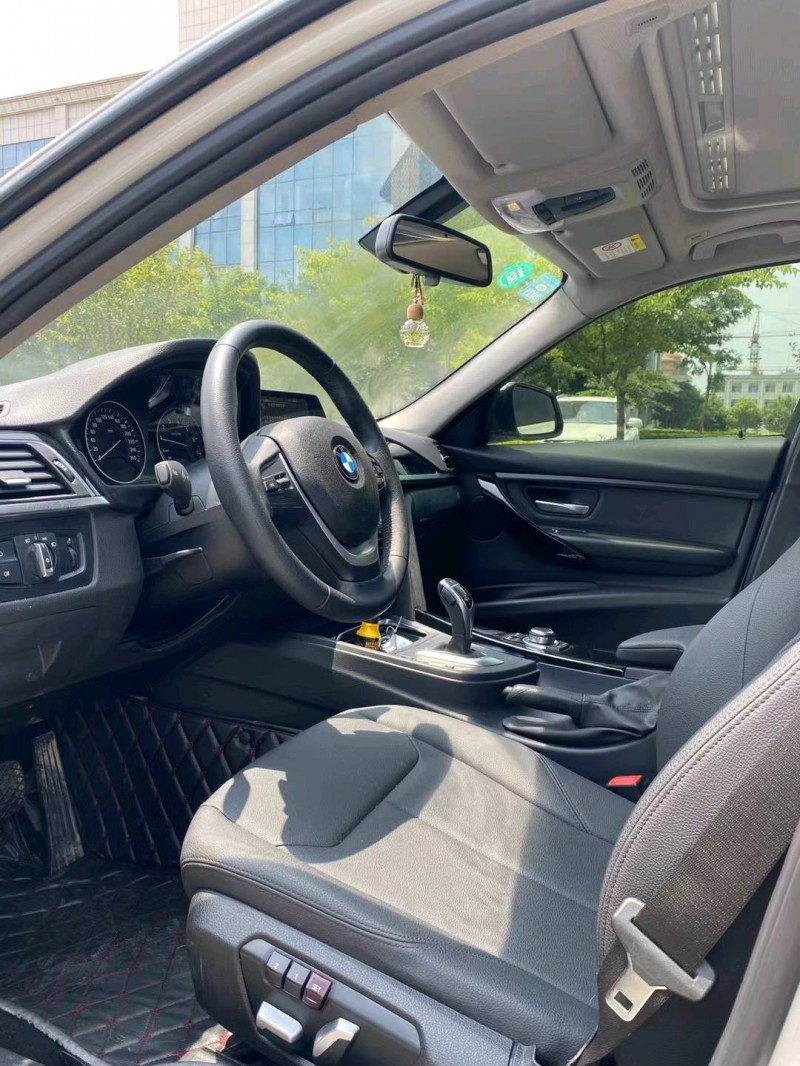 北京17年宝马3系8