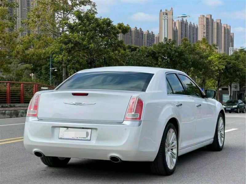 宜春16年克萊斯勒300C4