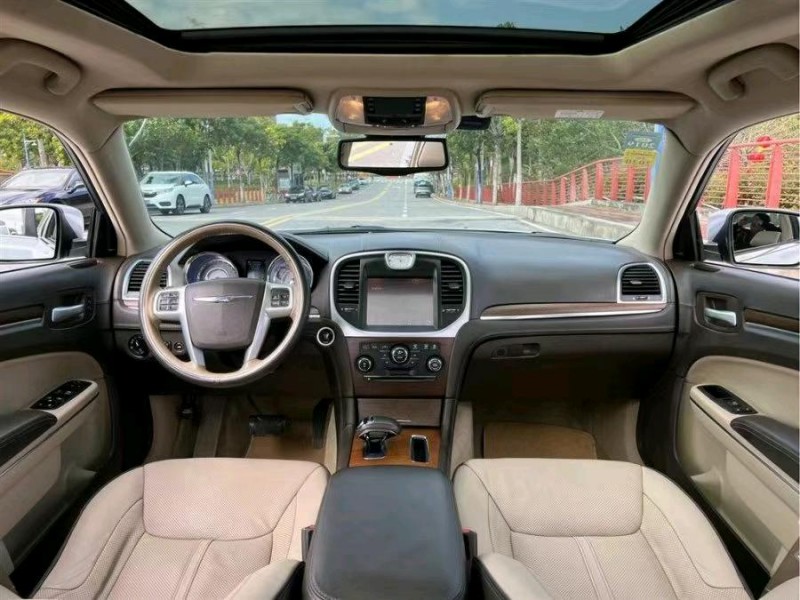 宜春16年克萊斯勒300C7