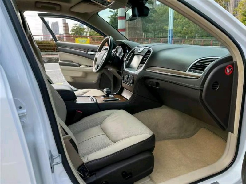 宜春16年克萊斯勒300C8