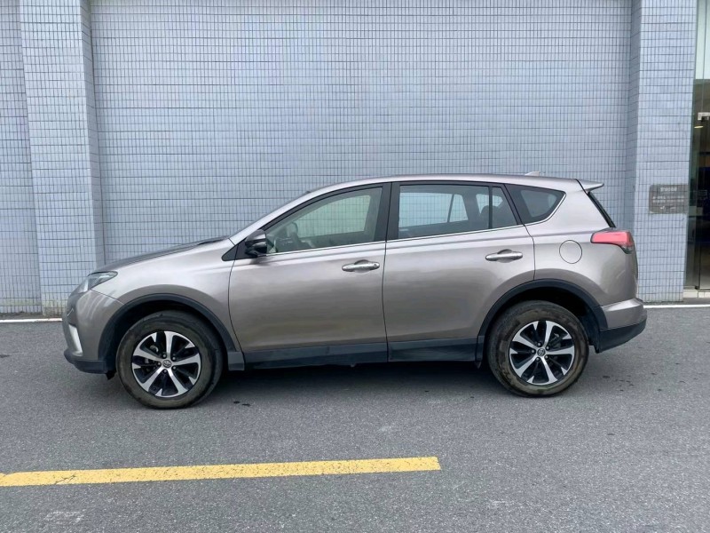 广州19年丰田RAV48