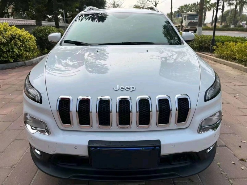 漳州17年Jeep自由光1
