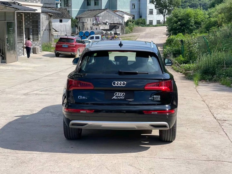 北京21年奥迪Q54