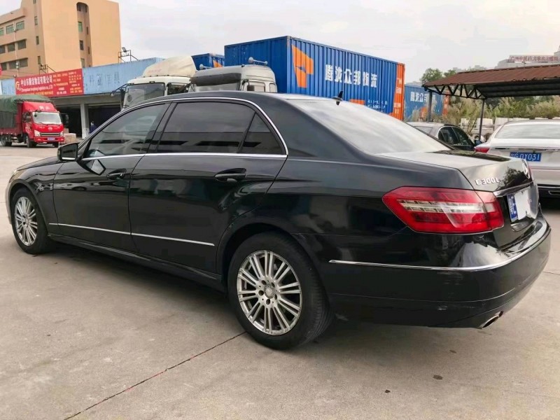 广州13年奔驰E8