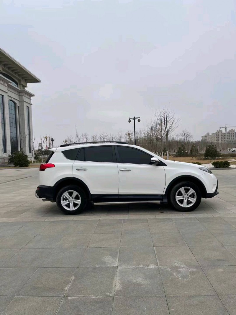 保定14年豐田RAV4榮放6