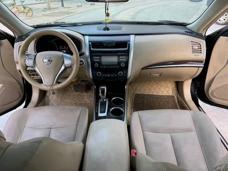 鄂州15年日產天籟4