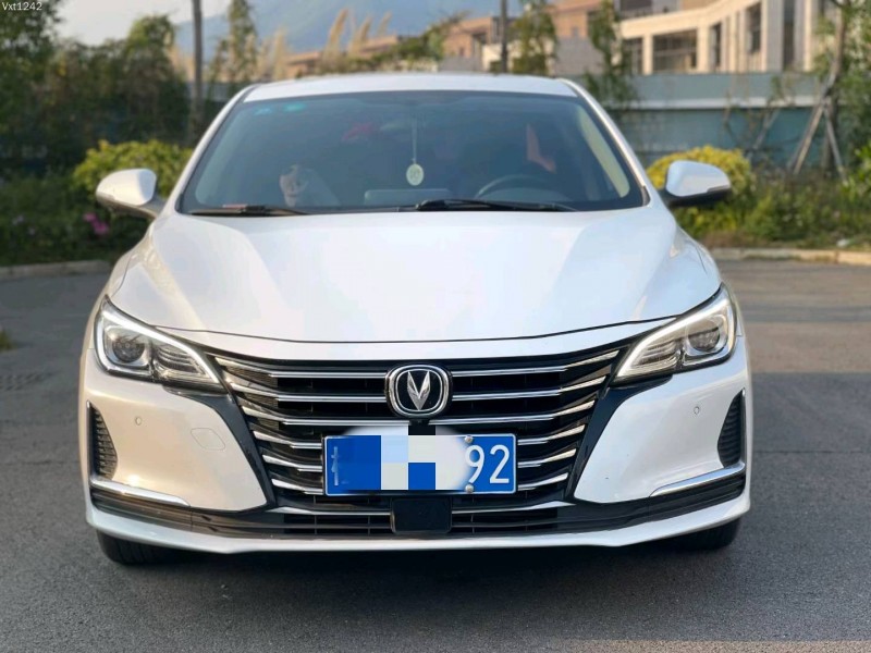 深圳20年長安汽車銳程CC1