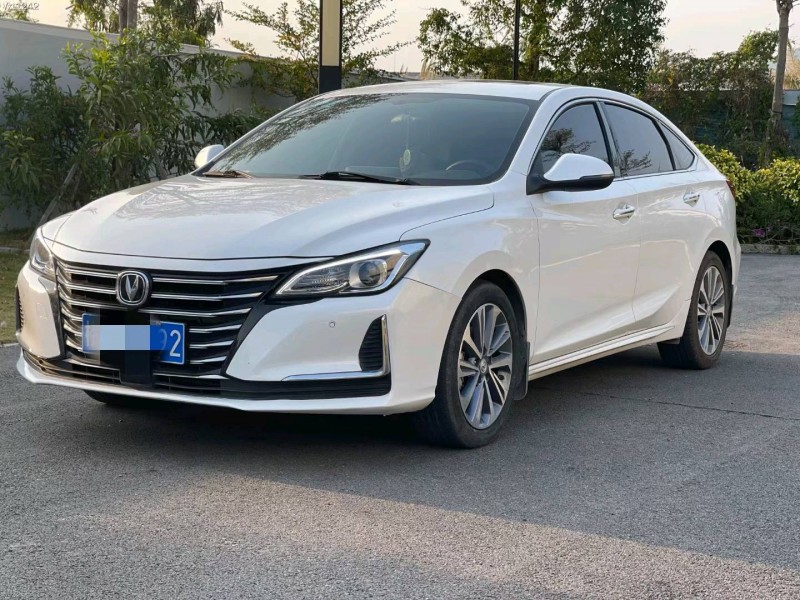 深圳20年長安汽車銳程CC3