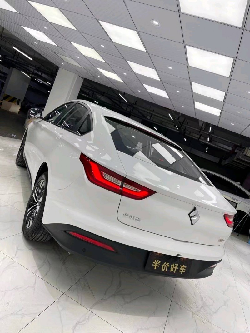 成都22年寶駿RC64