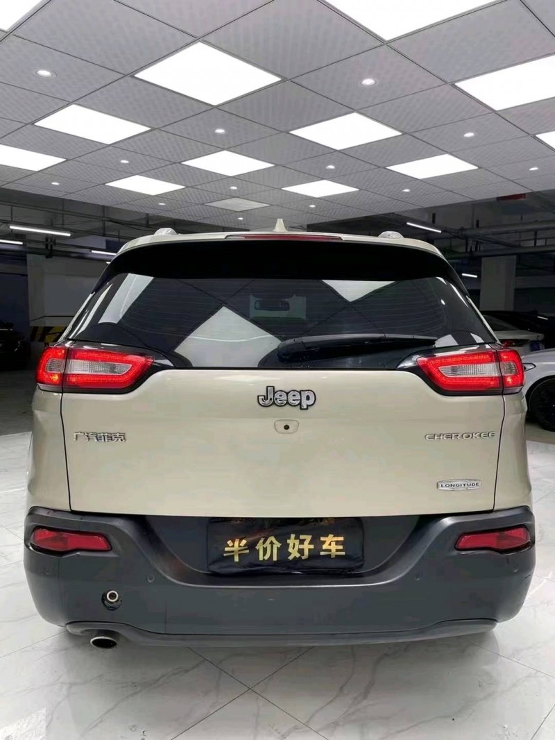 成都16年Jeep自由光5