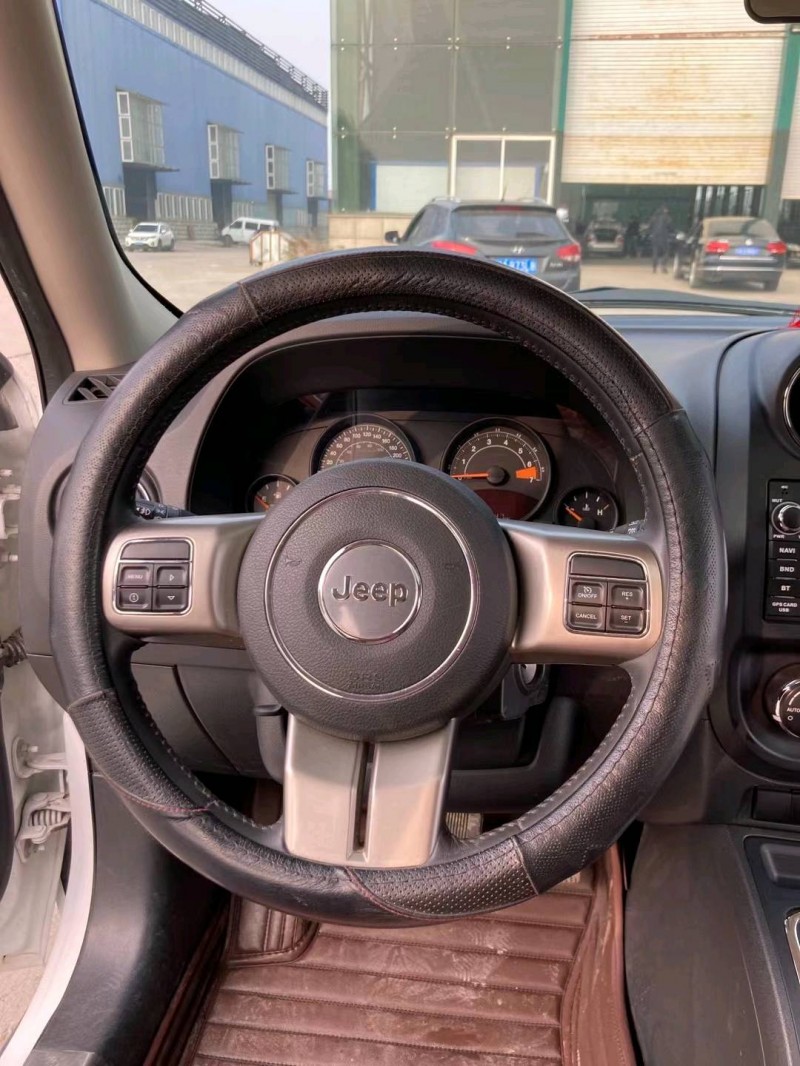 沈陽15年Jeep自由客8