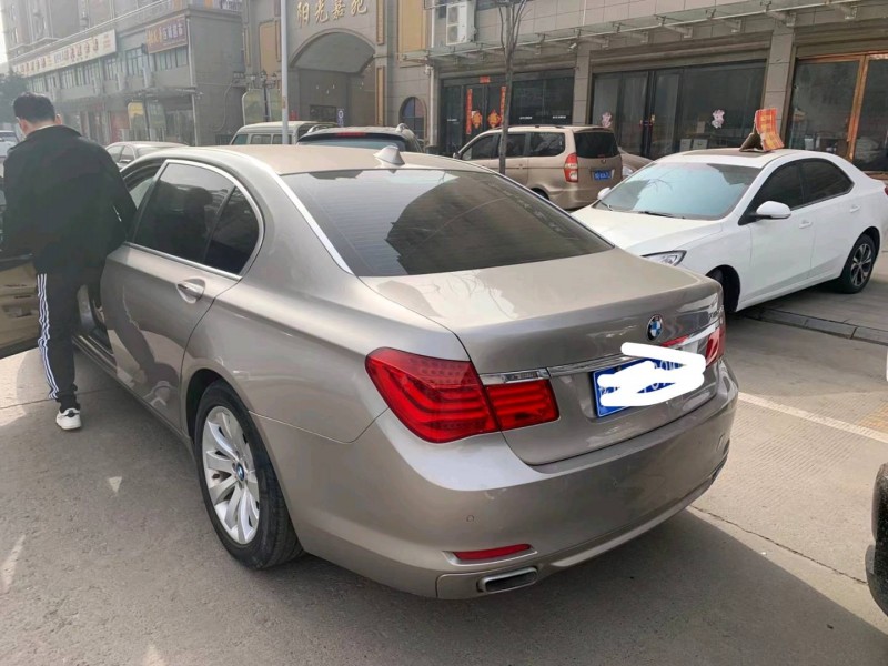 北京11年宝马7系4