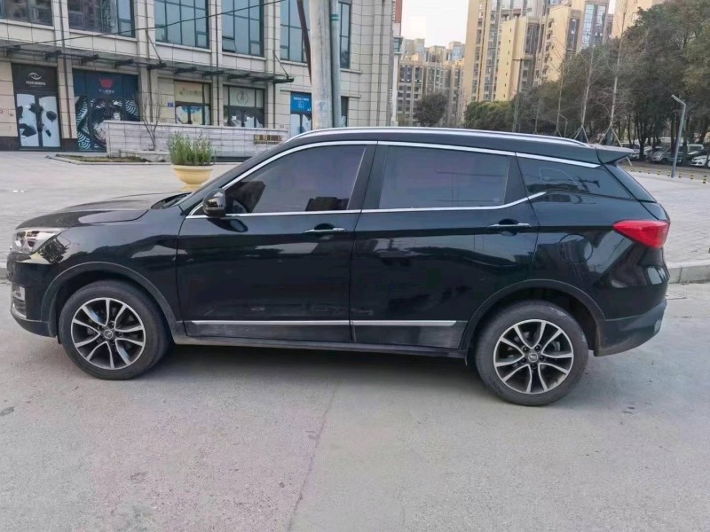綿陽18年漢騰汽車X52