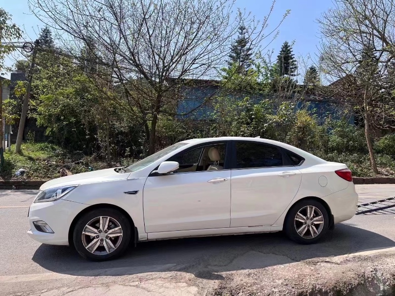 重慶17年長安汽車逸動3