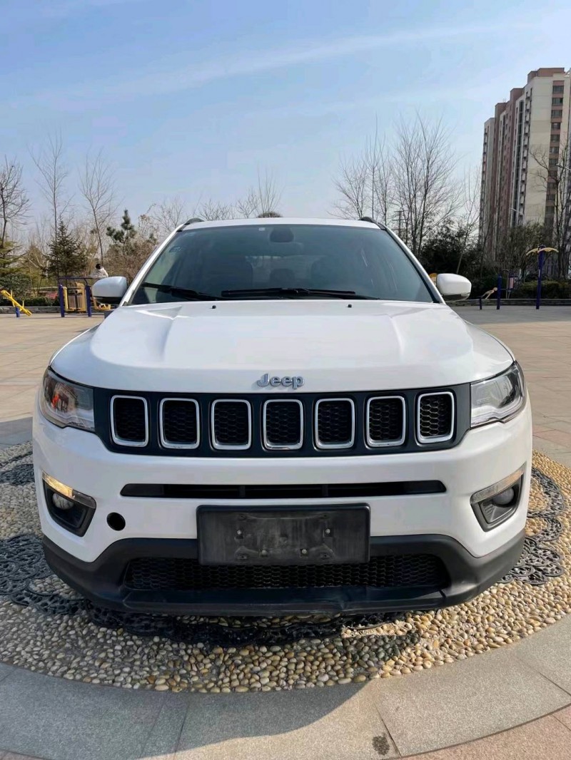 青島18年Jeep指南者1