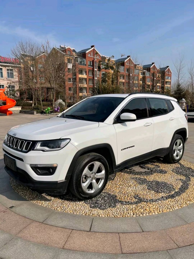 青島18年Jeep指南者2